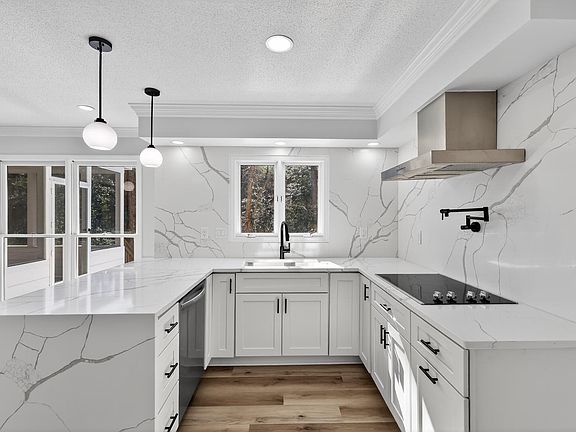 3rd image of 2224 Effingham Cir