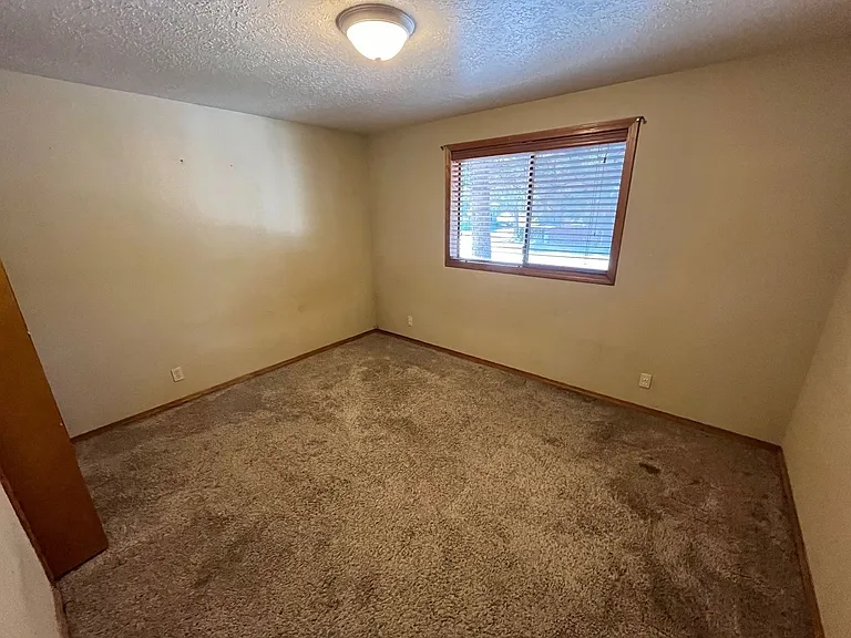 2858 NE Daggett Ln — Photo 10