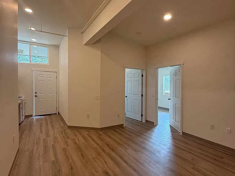 324 W King St — Photo 29