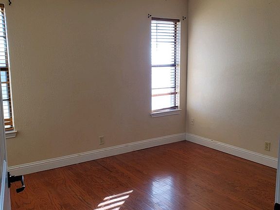 4th image of 328 Willowood Dr