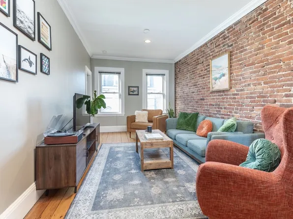 192 W 5th St #2, South Boston, MA 02127