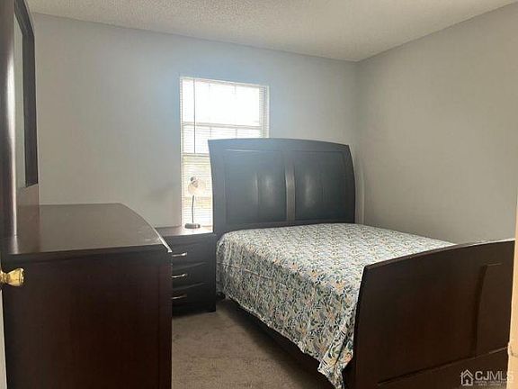 4th image of 266 Kempsey Dr