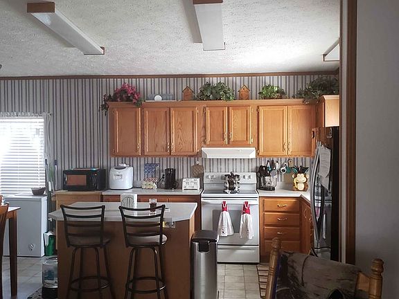 3rd image of 1022 S 75th Ter