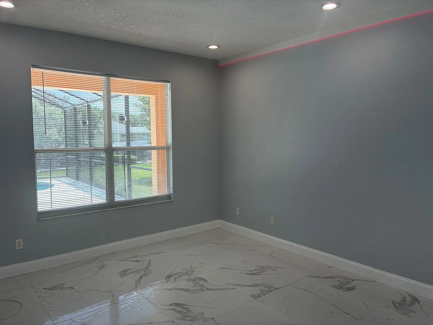 Beautiful Pool Home in Emerald Island Premium Amenities Included! — Photo 3