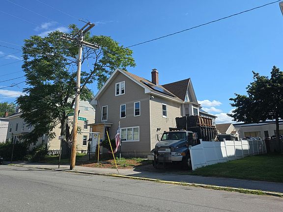 2nd image of 301 Amherst St