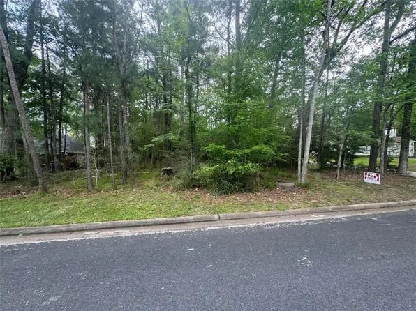2405 W Green Briar Drive, Huntsville, TX 77340