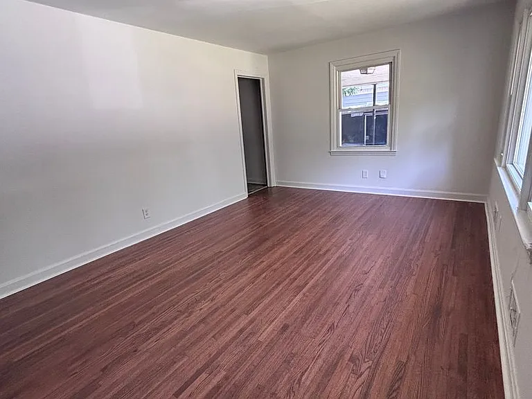 924 Crestmere St — Photo 8