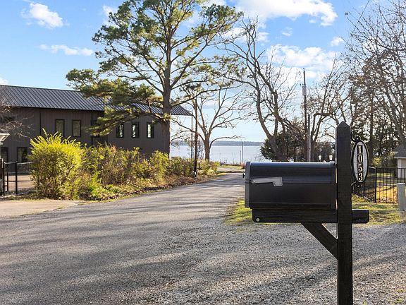 4th image of 1053 Paradise Cove Rd