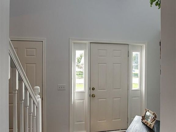 3rd image of 14838 Ruggles St