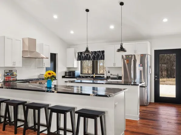 11218 North Crocker Road, Brooklyn, WI 53521