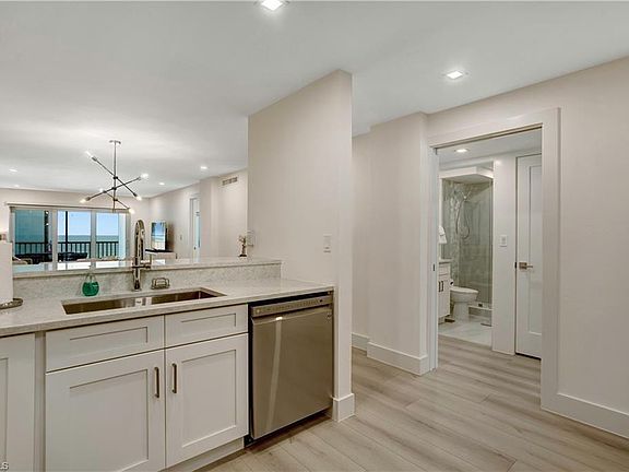 4th image of 25870 Hickory BLVD #203