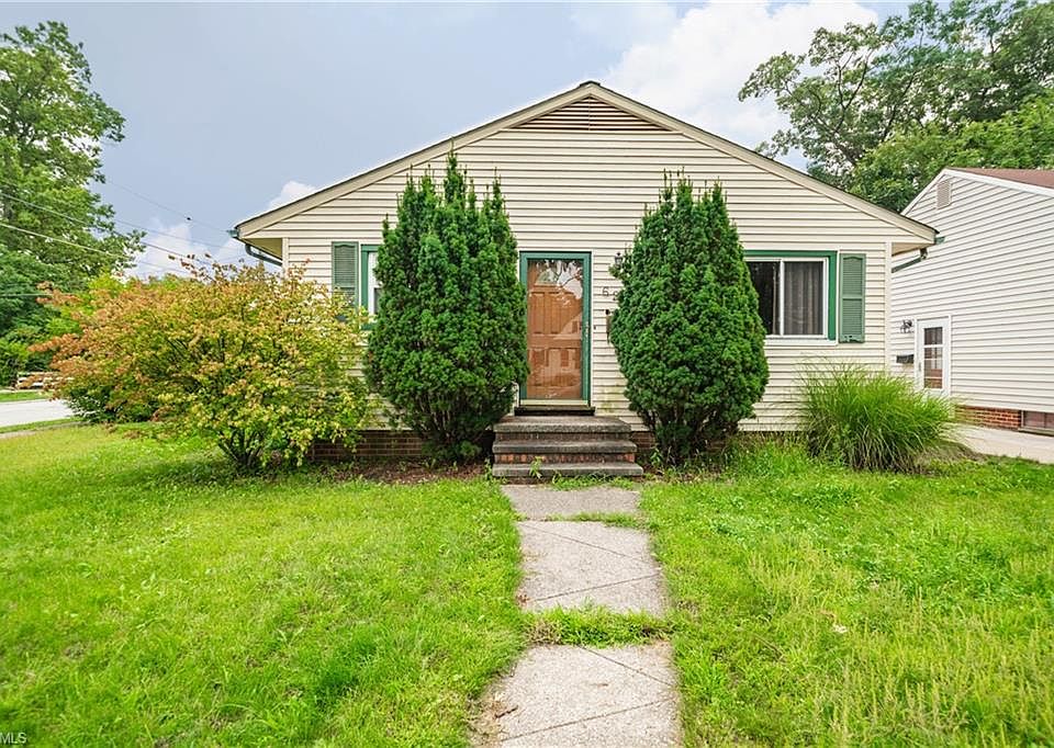 1st image of 627 Oakmoor Ave