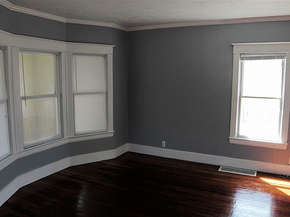 4th image of 605 S Logan St