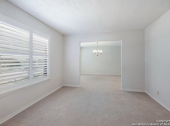 3rd image of 211 Bluff Knls
