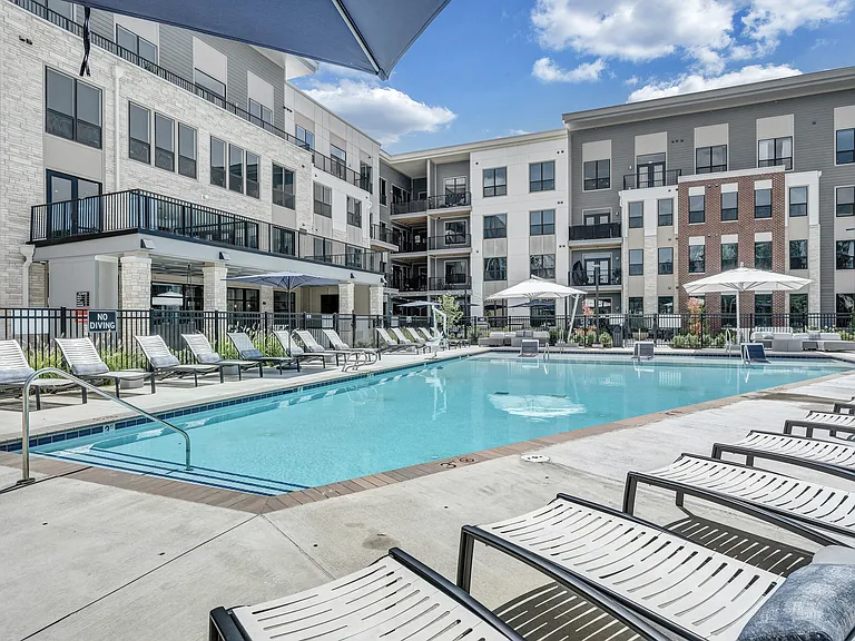 Luxe 360 on Centerpointe — Photo 60