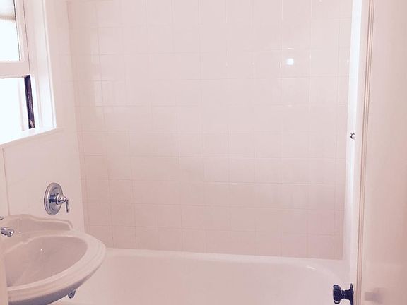 4th image of 920 Bay St APT 4