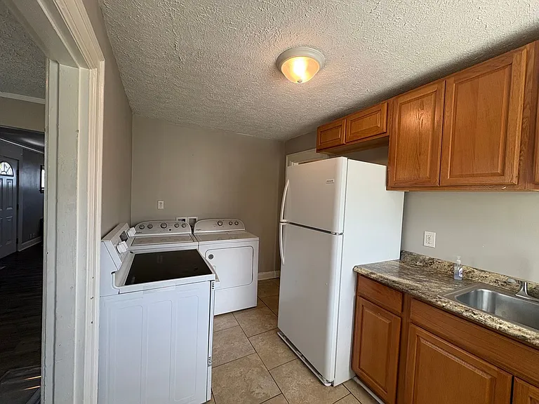 2103 Vance Ave — Photo 9