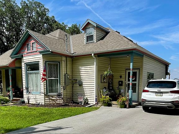 2nd image of 204 10th Ave
