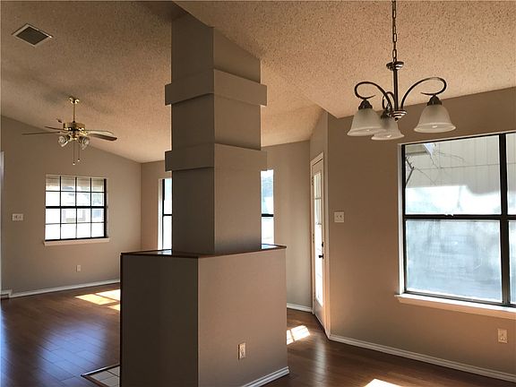 5th image of 1701 Hickory Dr