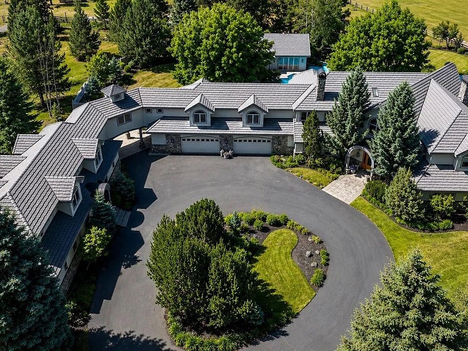 1st image of 67480 Cloverdale Rd