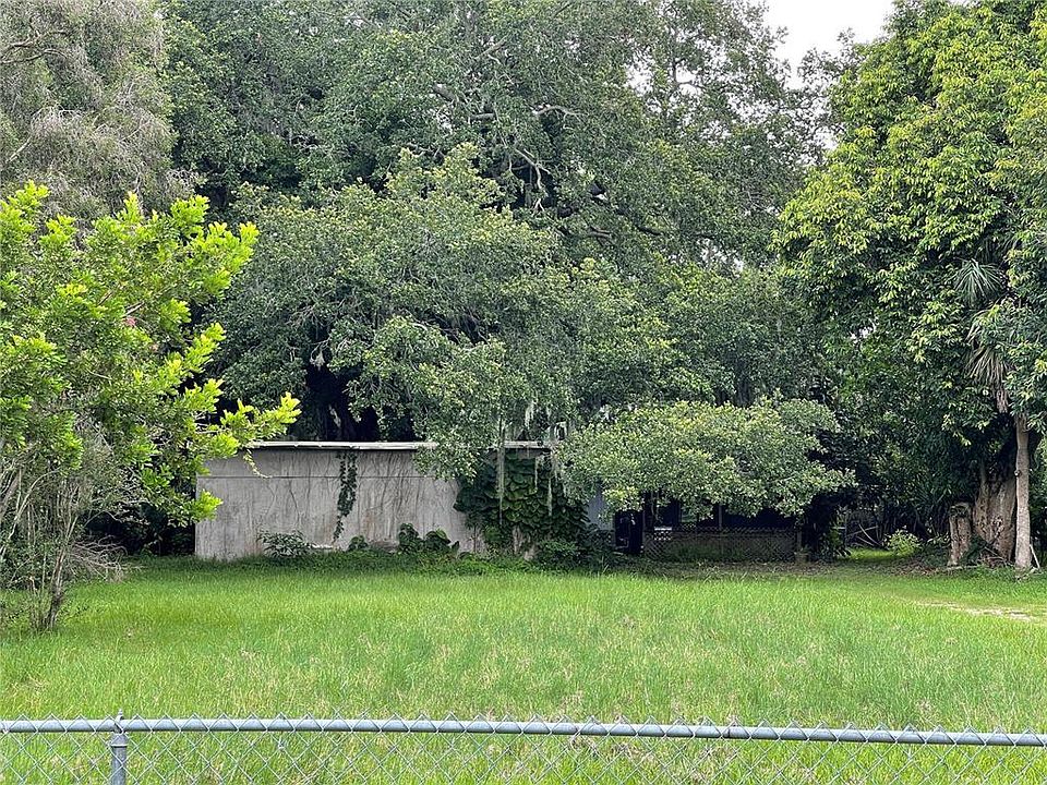 2nd image of 2555 19th St