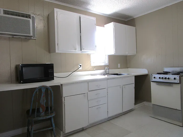 607 W Wilson St #1 — Photo 1