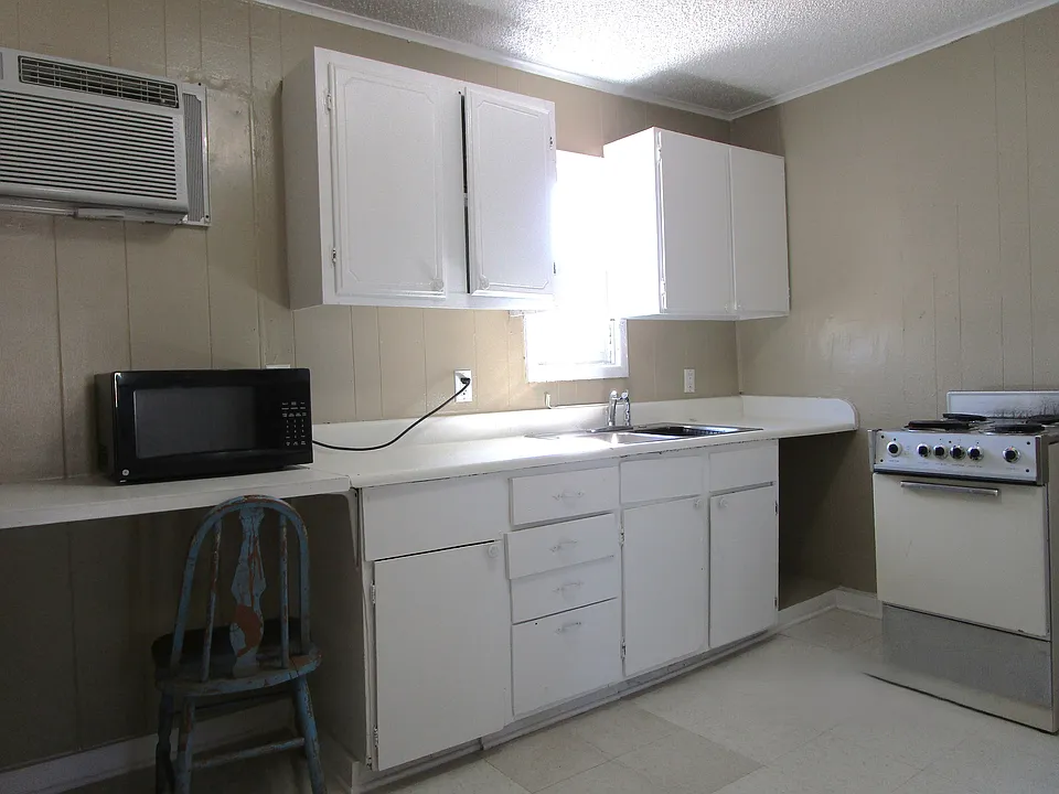 607 W Wilson St #1
