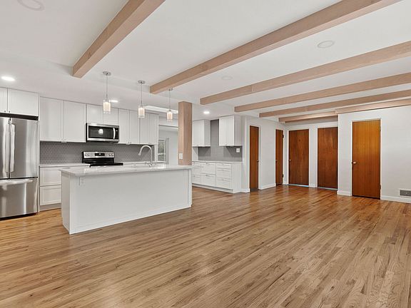 4th image of 4210 Balsam St
