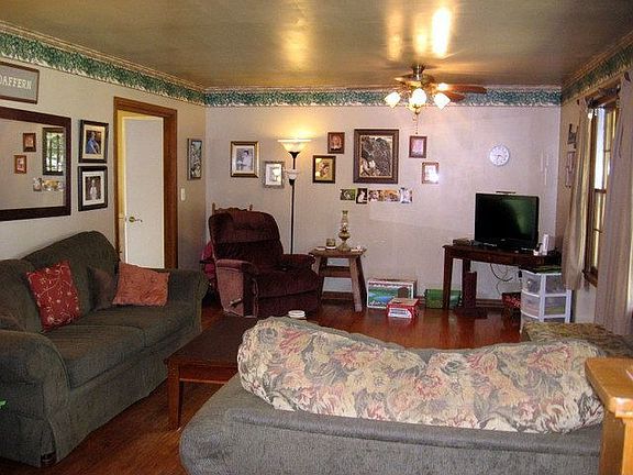 4th image of 825 W Bennett Dr
