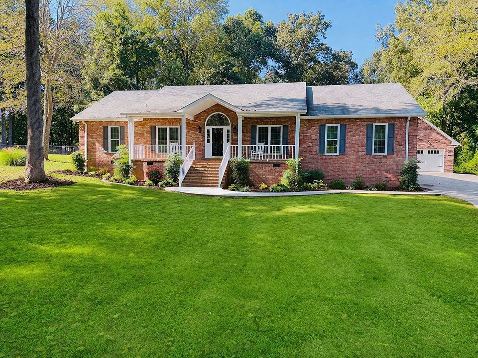 1st image of 320 Spring Valley Dr