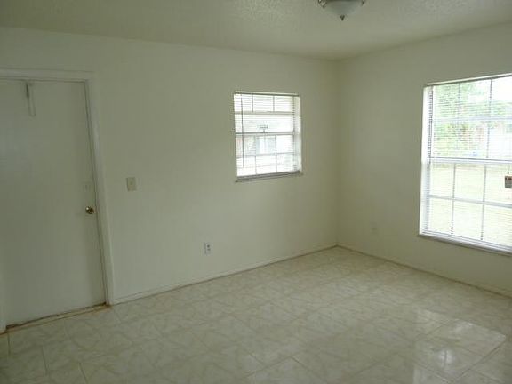 5th image of 932 19th St