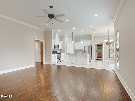 3rd image of 919 Russo St