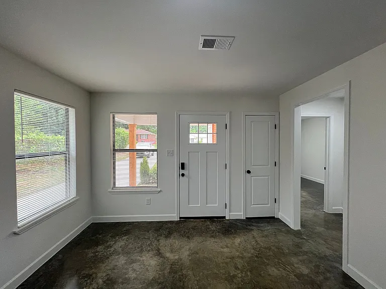57 E Belle Haven Rd — Photo 2