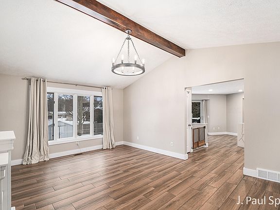 5th image of 4127 Chaminade Dr SW