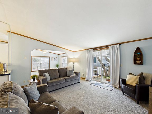 3rd image of 81 Branch Ct
