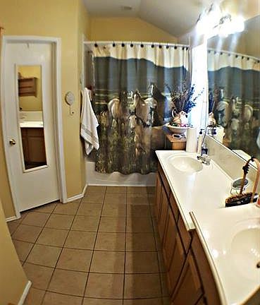 4th image of 1110 Woodview Dr