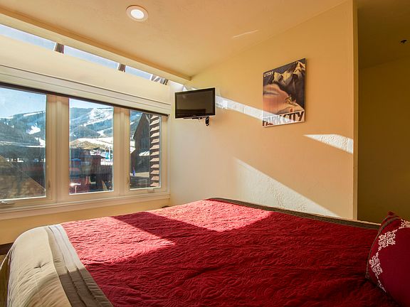 3rd image of 1415 Lowell Ave #255