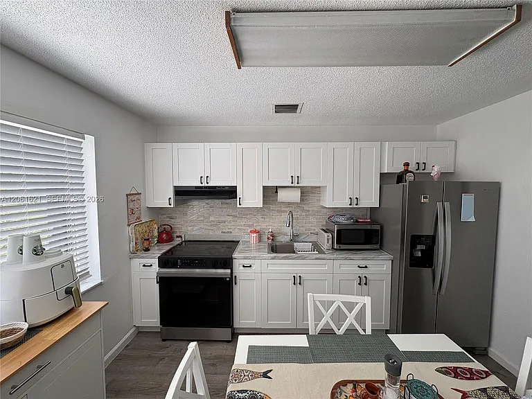 191 NW 17th Ave #3 — Photo 18