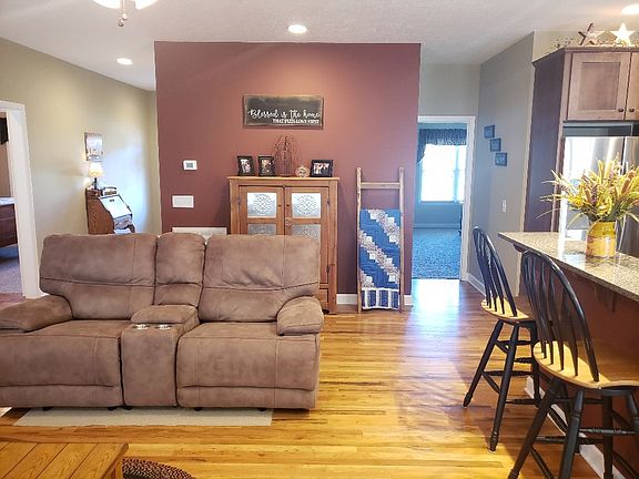 4th image of 142 Twin Forks Ln
