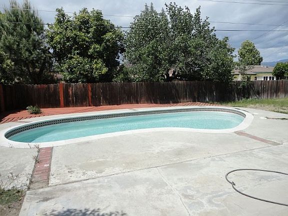4th image of 40970 Johnston Ave