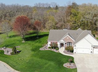 903 Foxwalk Ct, Waterford, WI 53185