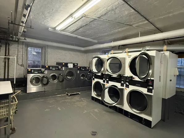 2156 Cruger Avenue image 7 of 16