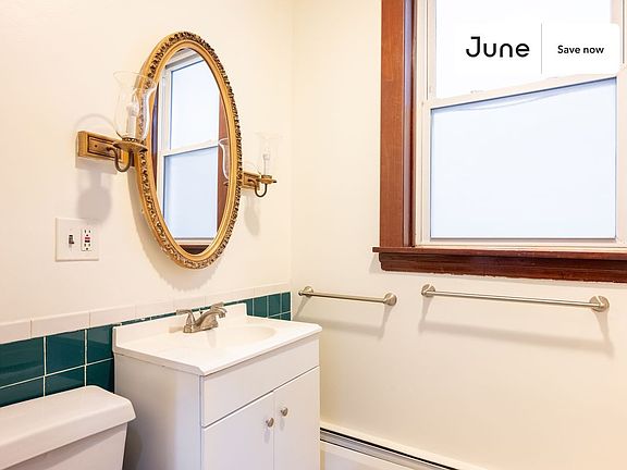 3rd image of 2925 N Sacramento Ave