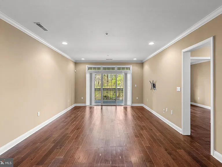 2022 Crescent Way — Photo 10
