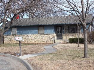 1318 Sunrise Cir, Clay Center, KS 67432