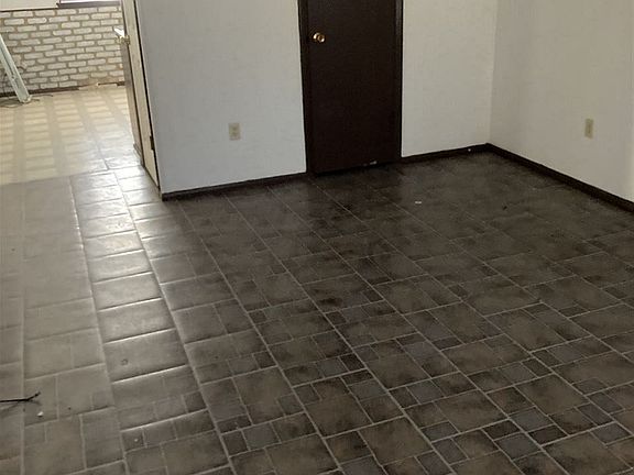 5th image of 5804 NW Elm Ave
