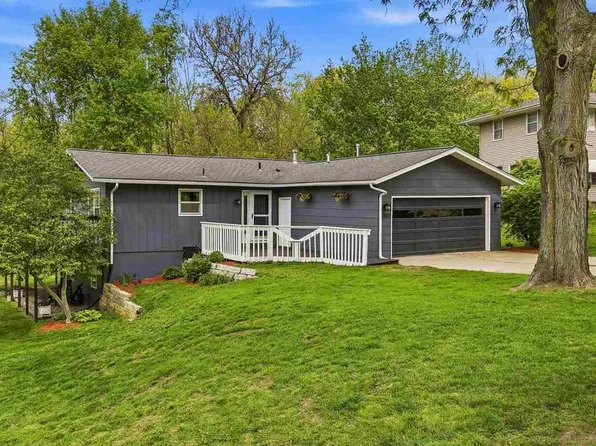 1603 Oak View Dr NE, Solon, IA 52333
