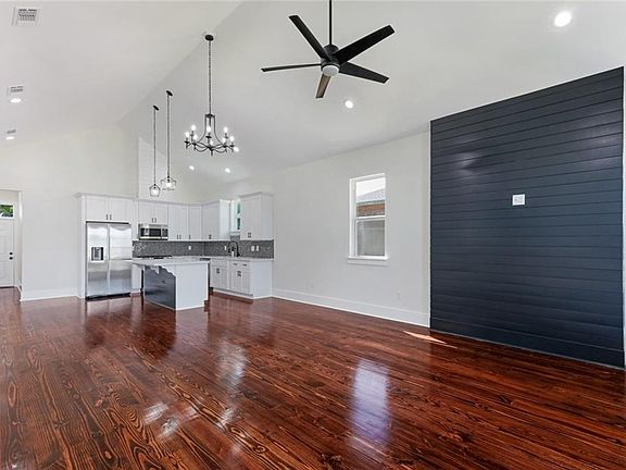3rd image of 3317 Laplace St