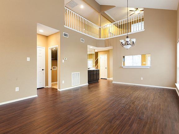 4th image of 438 Windhurst Dr
