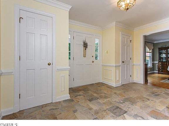 2nd image of 409 King William Woods Ter